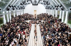 Burberry, nell'ultima sfilata, ha lanciato l'instant shoppable